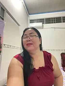 Snapshot of NDith chatting on 09.20.25 NDith online show from 09.20.25