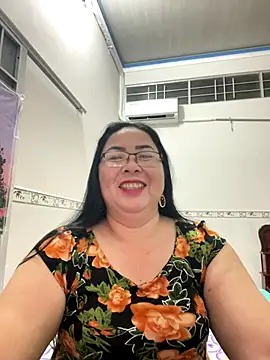 Snapshot of NDith chatting on 09.22.25 NDith online show from 09.22.25