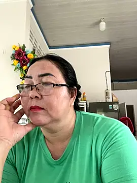 Snapshot of NDith chatting on 09.23.25 NDith online show from 09.23.25