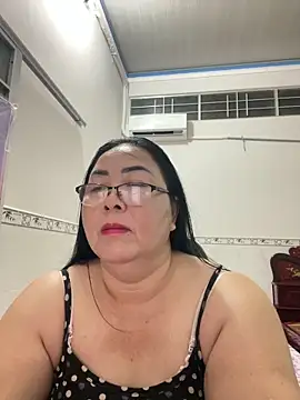 Snapshot of NDith chatting on 09.23.25 NDith online show from 09.23.25