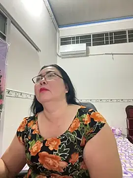 Snapshot of NDith chatting on 09.24.25 NDith online show from 09.24.25