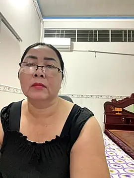 Snapshot of NDith chatting on 09.25.25 NDith online show from 09.25.25