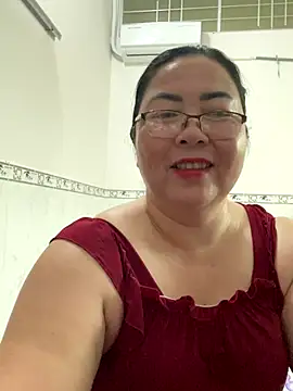 Snapshot of NDith chatting on 09.26.25 NDith online show from 09.26.25