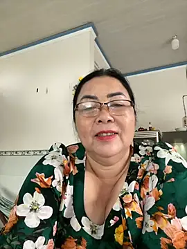 Snapshot of NDith chatting on 09.27.25 NDith online show from 09.27.25