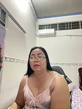 Snapshot of NDith chatting on 09.27.25 NDith online show from 09.27.25