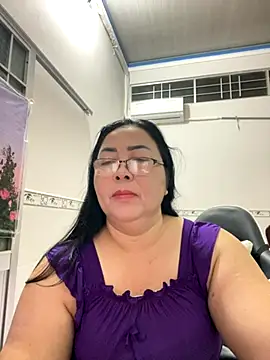 Snapshot of NDith chatting on 09.28.25 NDith online show from 09.28.25