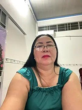 Snapshot of NDith chatting on 09.30.25 NDith online show from 09.30.25