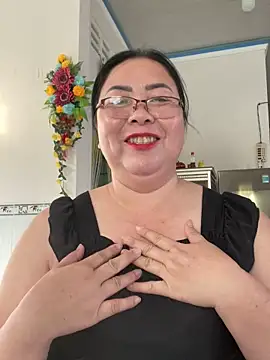 Snapshot of NDith chatting on 10.01.25 NDith online show from 10.01.25