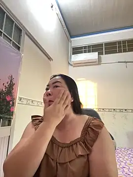 Snapshot of NDith chatting on 10.01.25 NDith online show from 10.01.25