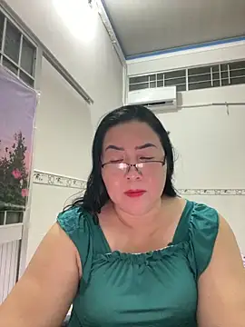 Snapshot of NDith chatting on 10.03.25 NDith online show from 10.03.25