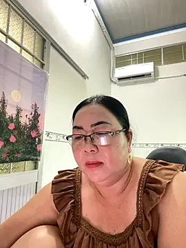 Snapshot of NDith chatting on 10.04.25 NDith online show from 10.04.25