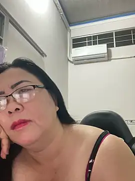 Snapshot of NDith chatting on 10.04.25 NDith online show from 10.04.25