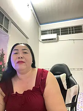 Snapshot of NDith chatting on 10.06.25 NDith online show from 10.06.25