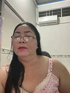 Snapshot of NDith chatting on 10.07.25 NDith online show from 10.07.25