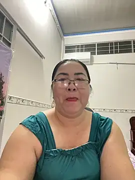 Snapshot of NDith chatting on 10.08.25 NDith online show from 10.08.25