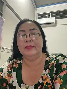 Snapshot of NDith chatting on 10.09.25 NDith online show from 10.09.25