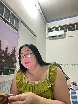 Snapshot of NDith chatting on 10.11.25 NDith online show from 10.11.25