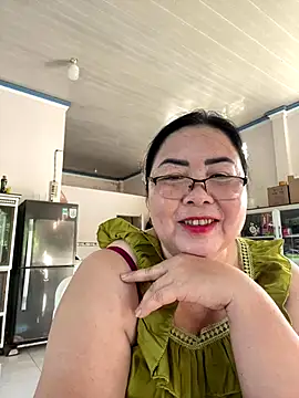 Snapshot of NDith chatting on 10.12.25 NDith online show from 10.12.25