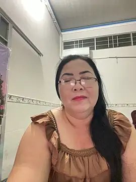 Snapshot of NDith chatting on 10.12.25 NDith online show from 10.12.25