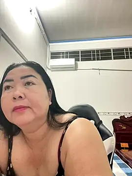 Snapshot of NDith chatting on 10.14.25 NDith online show from 10.14.25