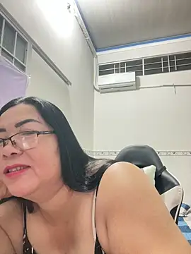 Snapshot of NDith chatting on 10.15.25 NDith online show from 10.15.25