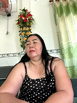 Snapshot of NDith chatting on 10.17.25 NDith online show from 10.17.25