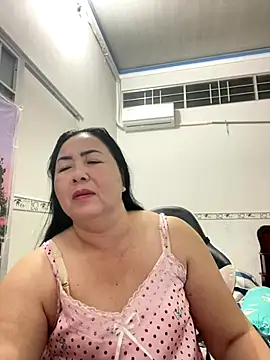 Snapshot of NDith chatting on 10.17.25 NDith online show from 10.17.25