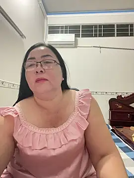 Snapshot of NDith chatting on 10.18.25 NDith online show from 10.18.25