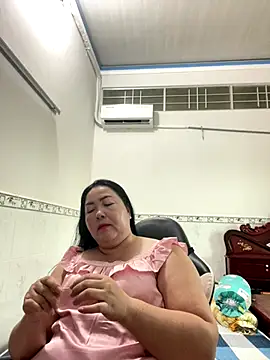 Snapshot of NDith chatting on 10.20.25 NDith online show from 10.20.25