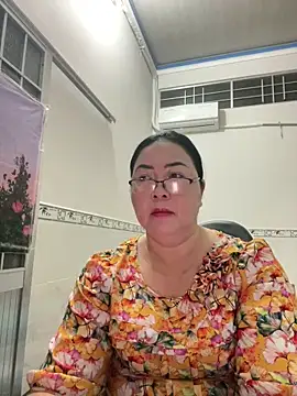 Snapshot of NDith chatting on 10.20.25 NDith online show from 10.20.25