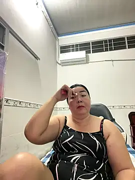 Snapshot of NDith chatting on 10.21.25 NDith online show from 10.21.25