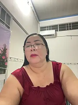 Snapshot of NDith chatting on 10.23.25 NDith online show from 10.23.25