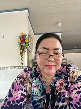 Snapshot of NDith chatting on 10.25.25 NDith online show from 10.25.25