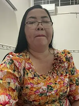 Snapshot of NDith chatting on 10.25.25 NDith online show from 10.25.25