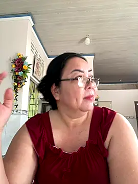 Snapshot of NDith chatting on 10.27.25 NDith online show from 10.27.25