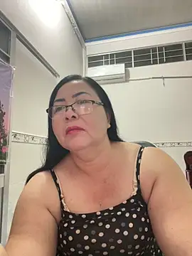 Snapshot of NDith chatting on 10.27.25 NDith online show from 10.27.25