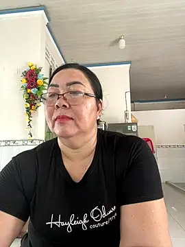 Snapshot of NDith chatting on 10.29.25 NDith online show from 10.29.25