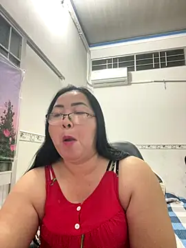 Snapshot of NDith chatting on 10.29.25 NDith online show from 10.29.25