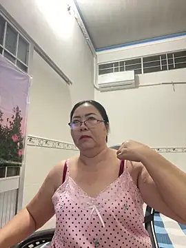 Snapshot of NDith chatting on 10.31.25 NDith online show from 10.31.25