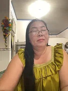 Snapshot of NDith chatting on 11.03.25 NDith online show from 11.03.25