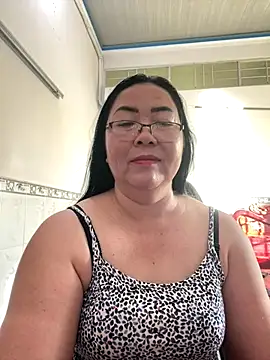 Snapshot of NDith chatting on 11.03.25 NDith online show from 11.03.25