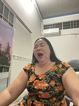 Snapshot of NDith chatting on 11.06.25 NDith online show from 11.06.25