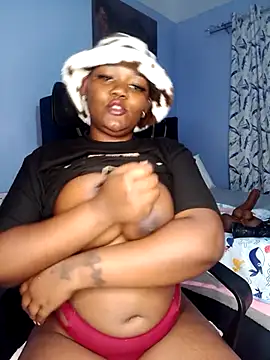 Snapshot of Cherriikenzie chatting on 10.31.25 Cherriikenzie online show from 10.31.25