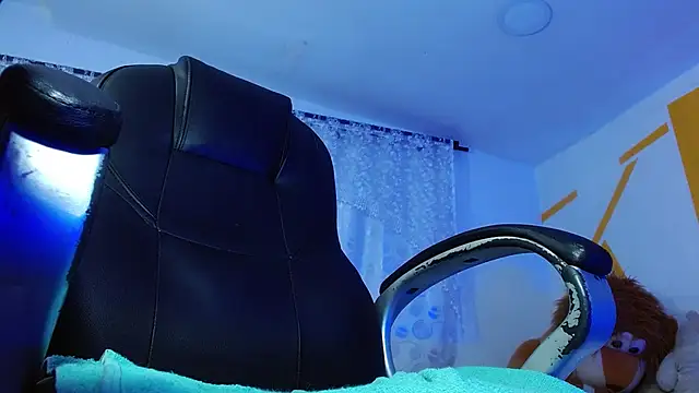 Snapshot of Matthew_Boy_ chatting on 12.19.24 Matthew Boy online show from 12.19.24