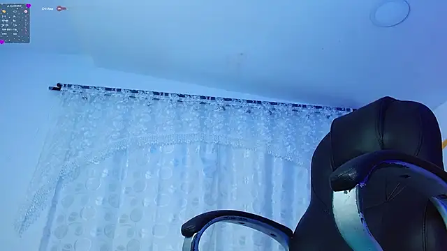 Snapshot of Matthew_Boy_ chatting on 12.21.24 Matthew Boy online show from 12.21.24