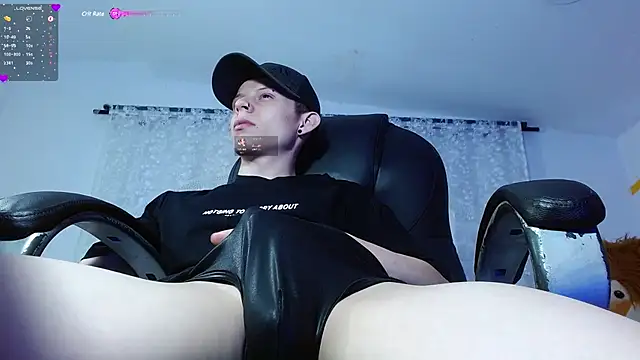 Snapshot of Matthew_Boy_ chatting on 12.22.24 Matthew Boy online show from 12.22.24