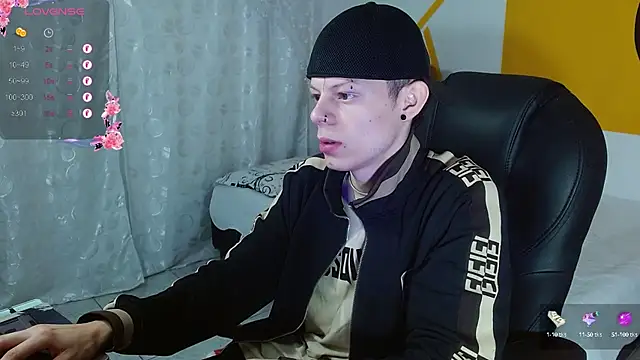 Snapshot of Matthew_Boy_ chatting on 01.20.25 Matthew Boy online show from 01.20.25