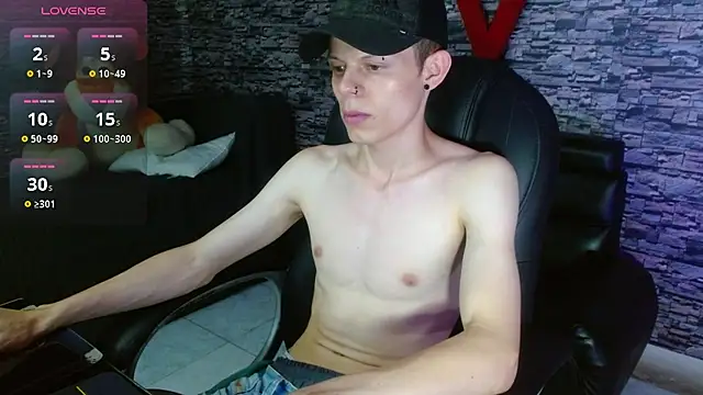 Snapshot of Matthew_Boy_ chatting on 03.11.25 Matthew Boy online show from 03.11.25