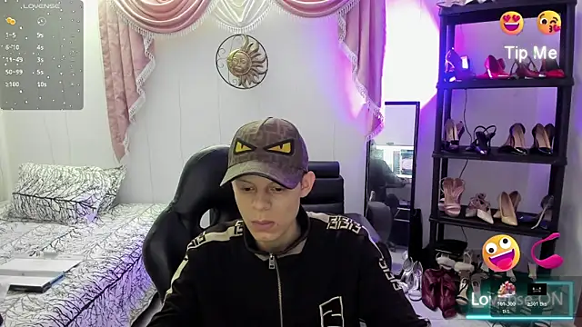 Snapshot of Matthew_Boy_ chatting on 11.19.25 Matthew Boy online show from 11.19.25