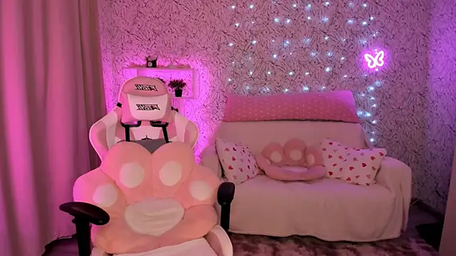 Snapshot of luna_cross chatting on 02.02.25 luna cross online show from 02.02.25